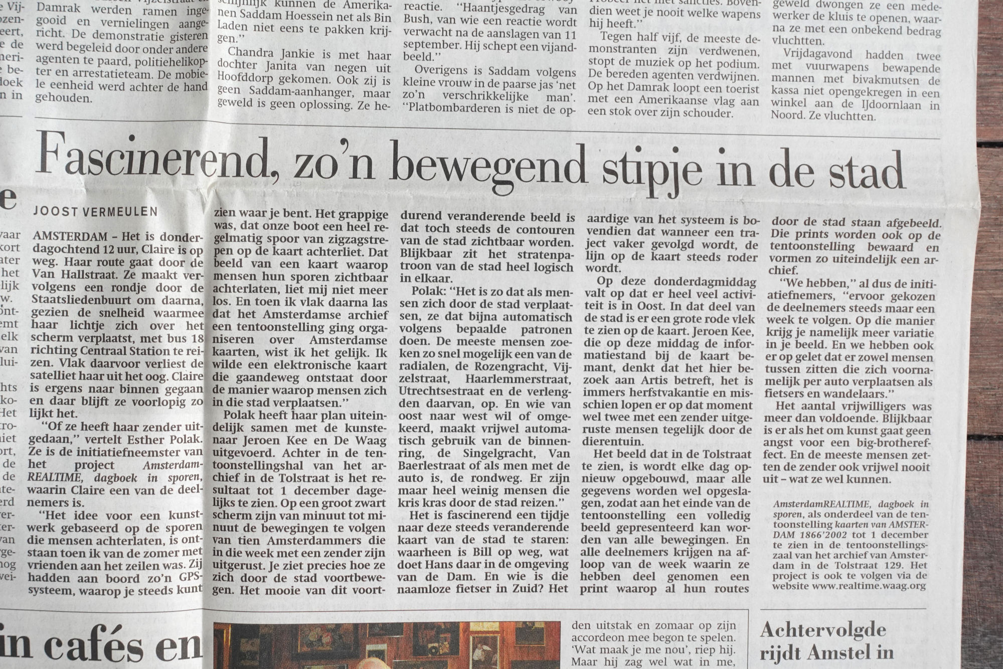 Newspaper article from Het Parool with the headline 'Fascinating, that little moving dot in the city'